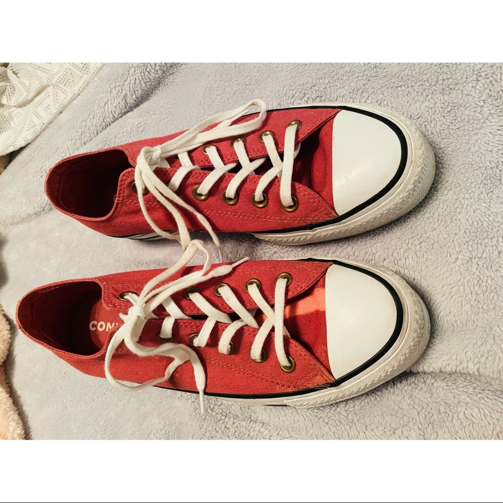 Pink converse